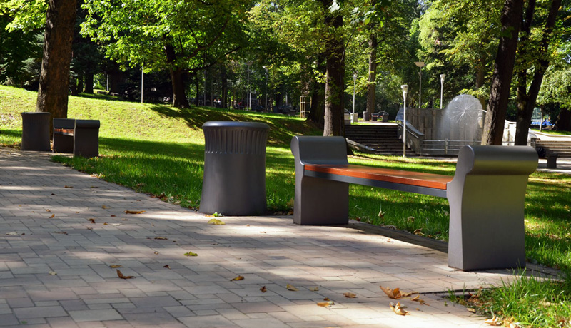 Komserwis �awki parkowe z kolekcji Savona w Bielsku Bia�ej